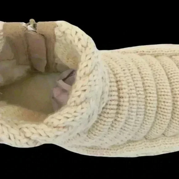 Size 9 Ugg Natural Beige Classic Mini Chunky Knit Boots - Picture 6 of 14